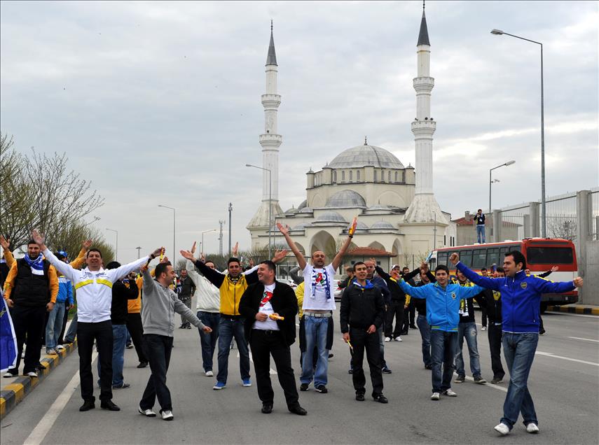 FENERBAHCE'YE BOSNAK TARAFTAR DESTEGI