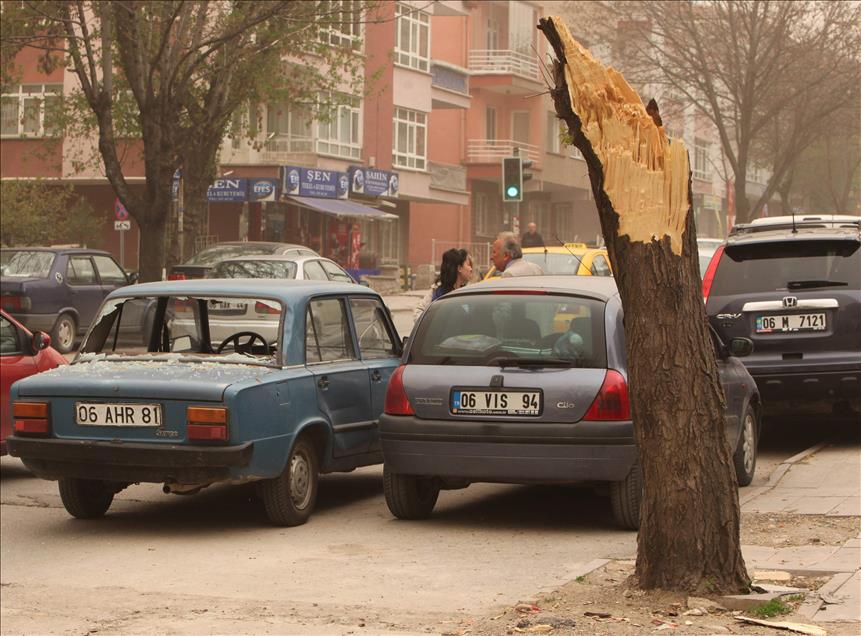 KUM FIRTINASI ANKARA'DA ETKILI OLDU