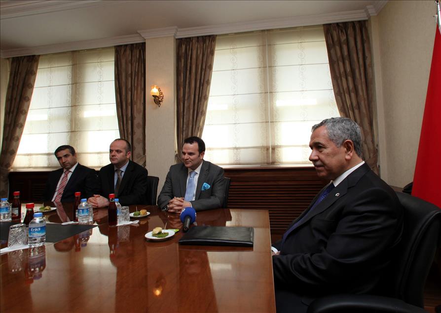BASBAKAN VEKILI BULENT ARINC