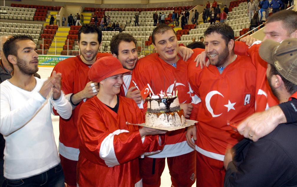 ERKEKLER BUZ HOKEYI DUNYA SAMPIYONASI 3. KLASMAN MUSABAKALARI
