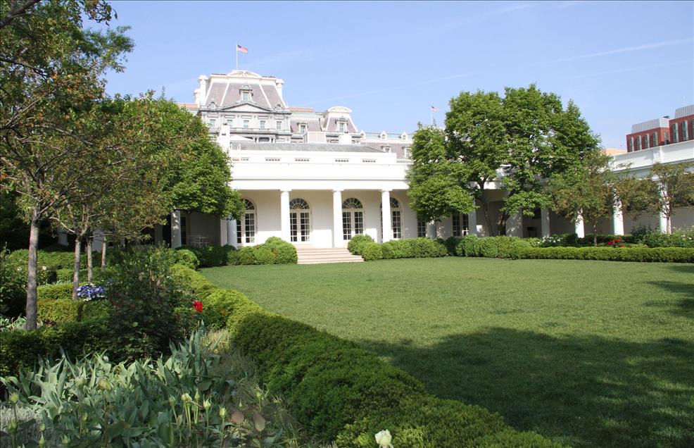 SIYASETIN OTESINDE, AILE EVI OLARAK "BEYAZ SARAY"