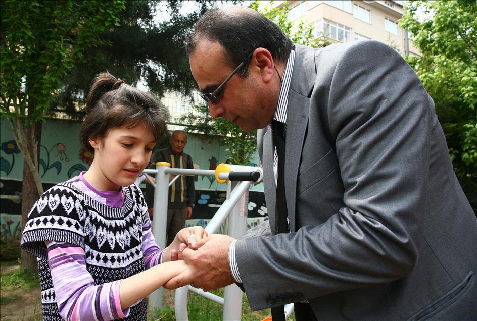 ANADOLU AJANSI ENGELLILERE EGITIM VEREN OKULLARA KONUK OLDU