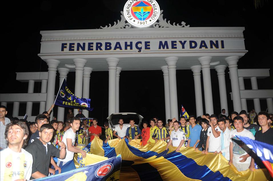 FENERBAHCE TARAFTARININ ZIRAAT TURKIYE KUPASI SEVINCI