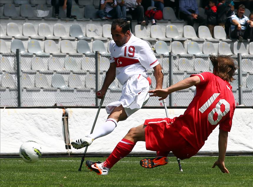 SOHRETLER KARMASI ILE AMPUTE FUTBOL MILLI TAKIMI FUTBOL MACI