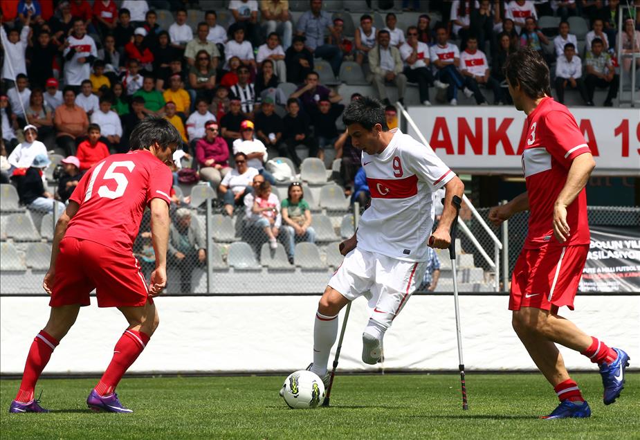 SOHRETLER KARMASI ILE AMPUTE FUTBOL MILLI TAKIMI FUTBOL MACI