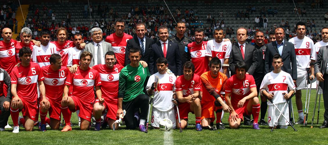 SOHRETLER KARMASI ILE AMPUTE FUTBOL MILLI TAKIMI FUTBOL MACI
