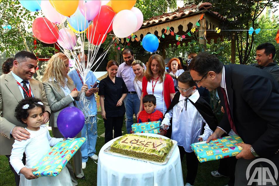 LOSEV'DEN 'MASKE ATMA' PARTISI