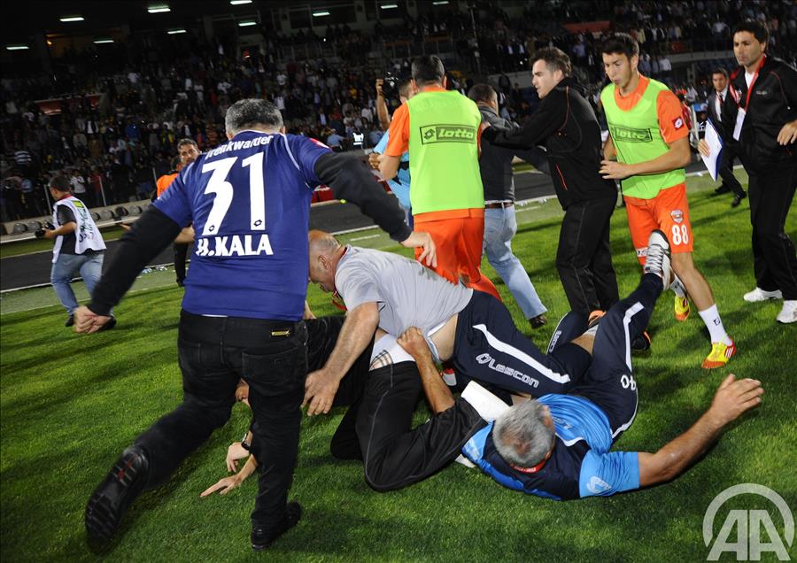 ADANASPOR FUTBOLCULARI ILE KASIMPASA FUTBOLCULARI ARASINDA ARASINDA GERGINLIK YASANDI