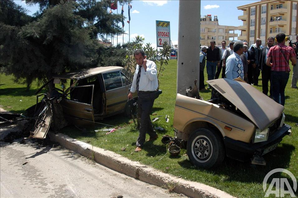 ELEKTRIK DIREGINE CARPAN OTOMOBIL IKIYE BOLUNDU