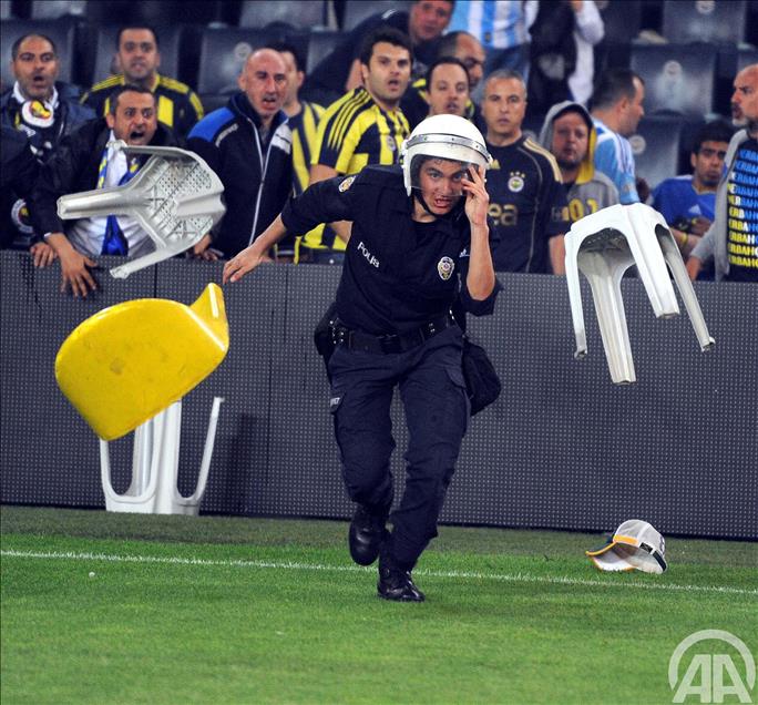 FENERBAHCE-GALATASARAY MACI SONRASINDA OLAYLAR CIKTI