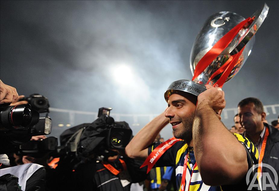 FENERBAHCELI SEMIH'IN KUPA SEVINCI.