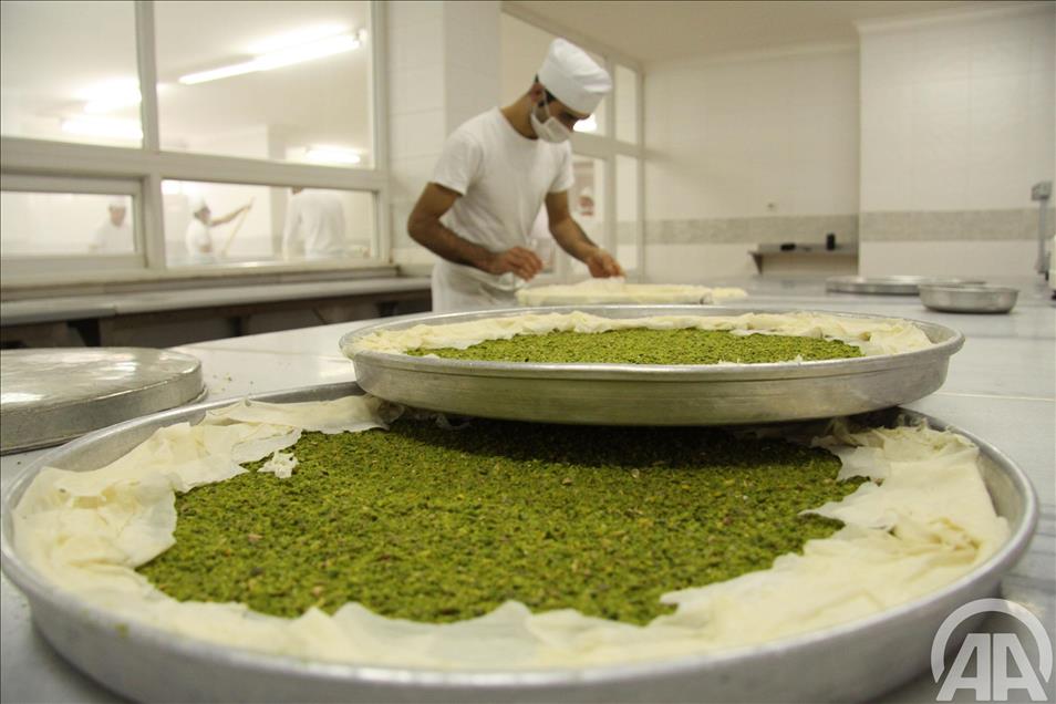 ''TURKIYE'NIN EN ZENGIN MUTFAGI'' AVRUPA'DA GORUCUYE CIKIYOR