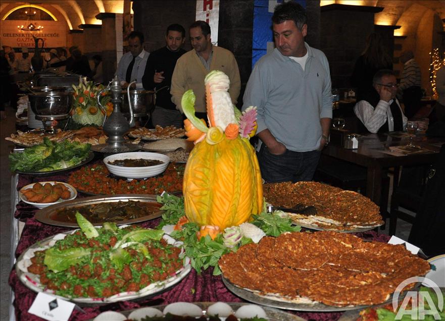 ''TURKIYE'NIN EN ZENGIN MUTFAGI'' AVRUPA'DA GORUCUYE CIKIYOR