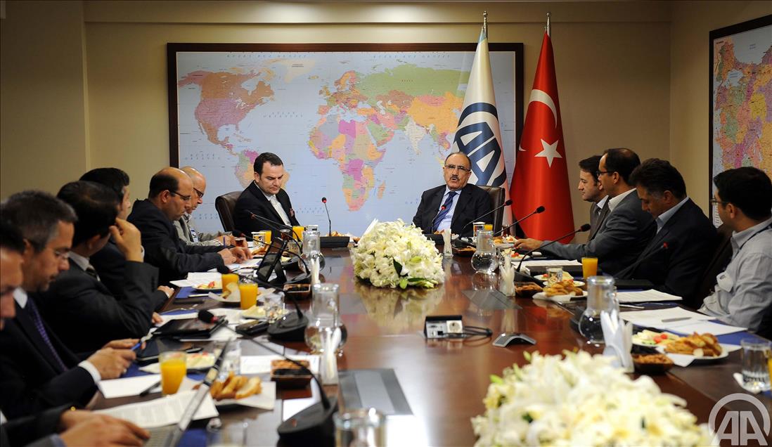 BASBAKAN YARDIMCISI ATALAY, AA EDITOR MASASI'NDA