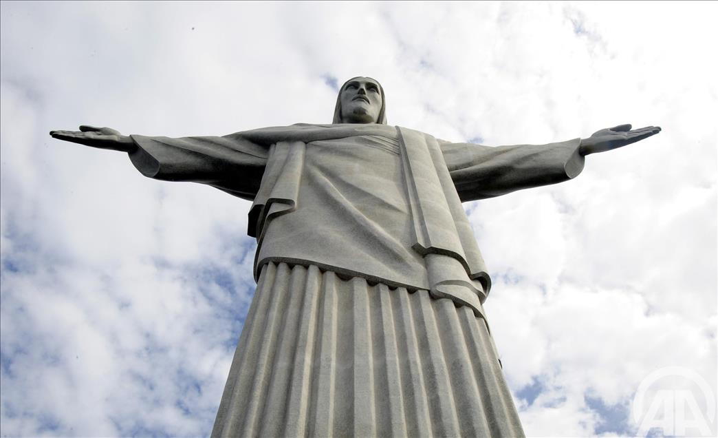 BREZILYA, CORCAVADO TEPESI TURISTLERIN UGRAK YERI