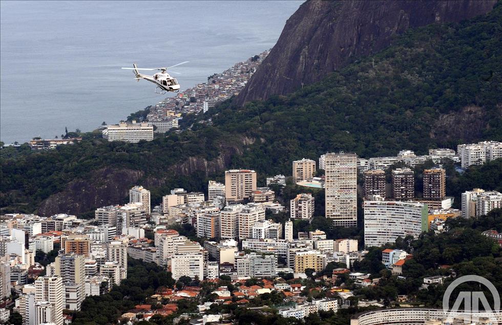 BREZILYA, CORCAVADO TEPESI TURISTLERIN UGRAK YERI