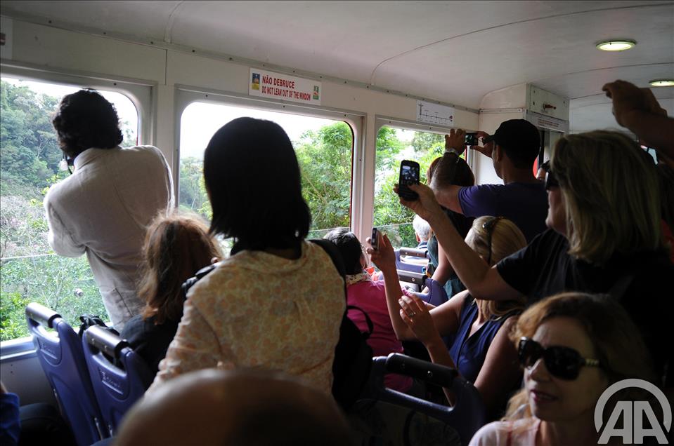 BREZILYA, CORCAVADO TEPESI TURISTLERIN UGRAK YERI