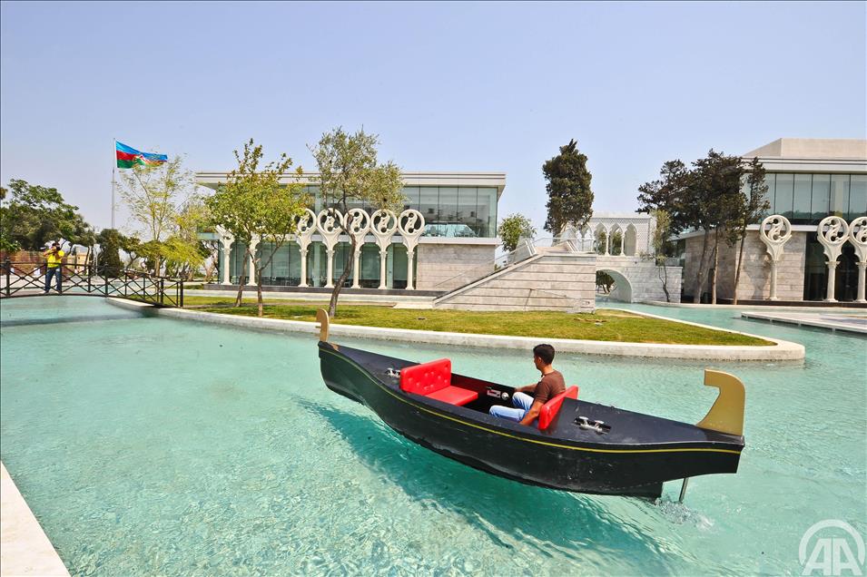 VENEDIK'I AZERBAYCAN'A GETIRDILER