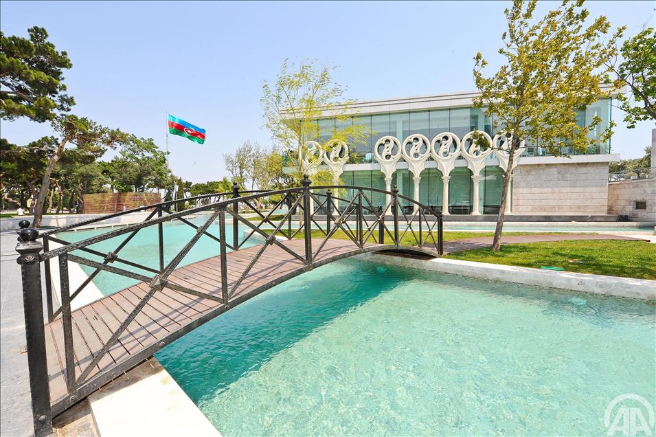 VENEDIK'I AZERBAYCAN'A GETIRDILER