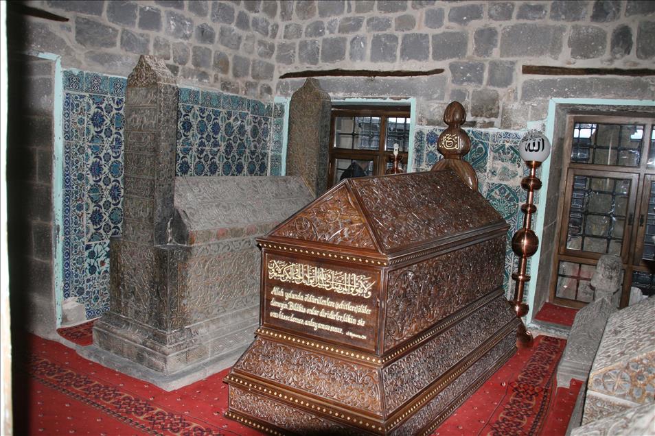 TURKIYE ASIRLIK CAMILERIYLE RAMAZANI KARSILAYACAK