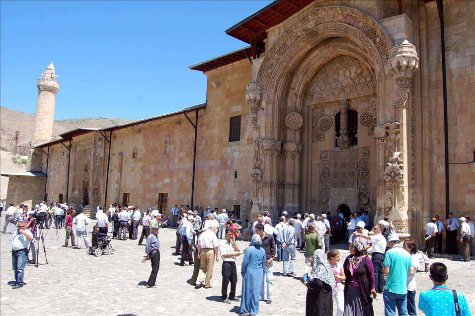 TURKIYE ASIRLIK CAMILERIYLE RAMAZANI KARSILAYACAK