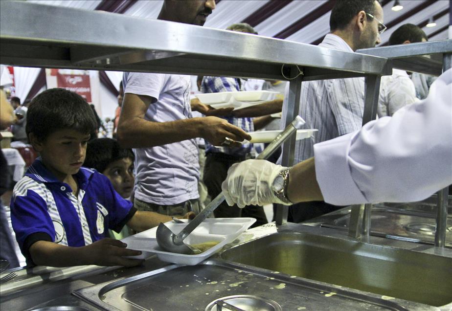 ISTANBUL'DA ILK IFTAR