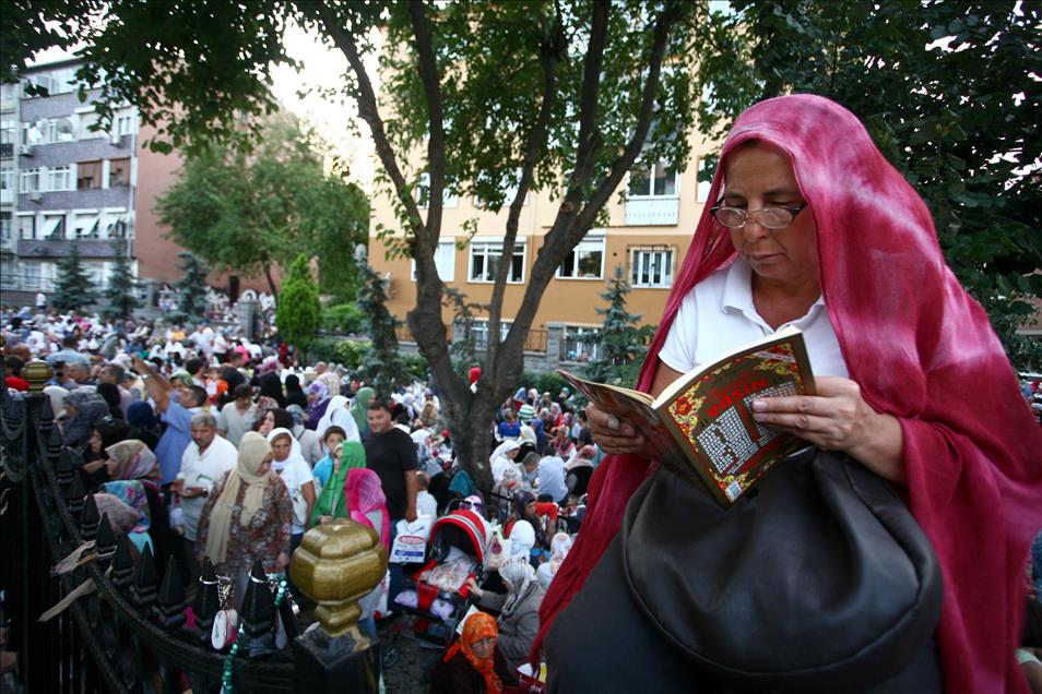 ISTANBUL'DA ILK IFTAR