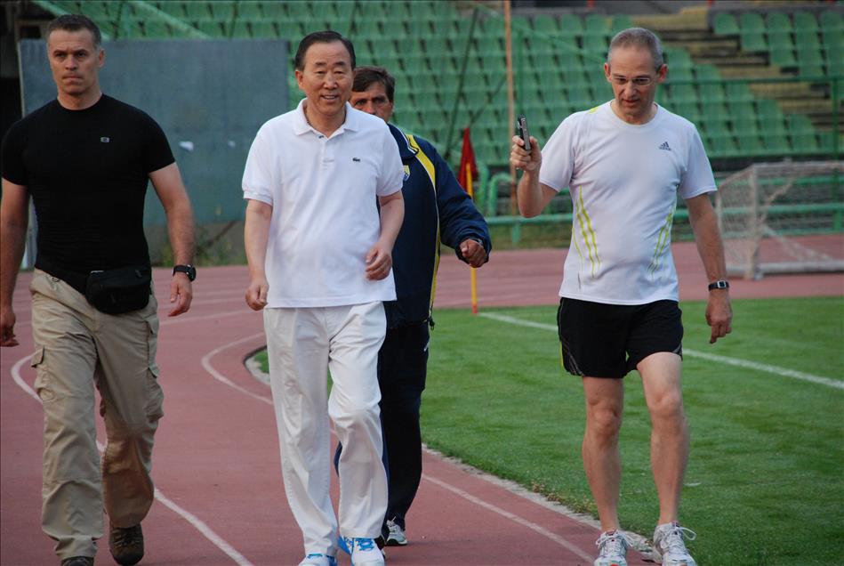 BAN KI-MUN, OLIMPIYAT STADINDA SEREF TURU ATTI