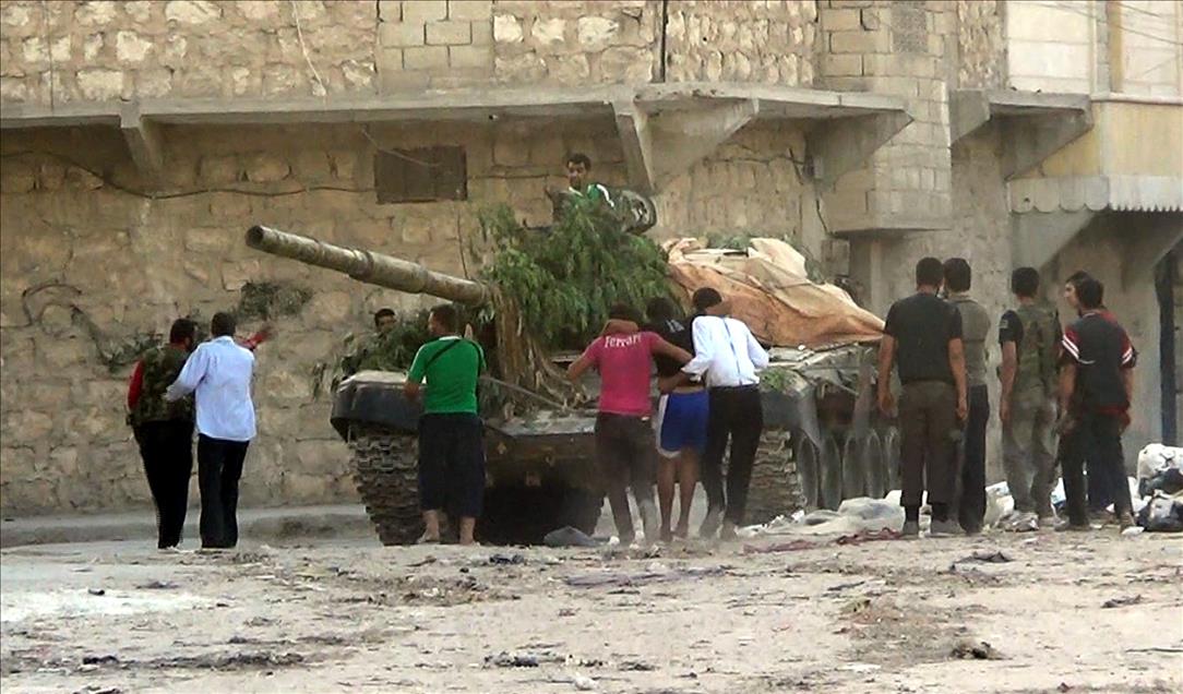 HALEP' TE ASKERLER 4 TANKLA MUHALIFLERE KATILDI