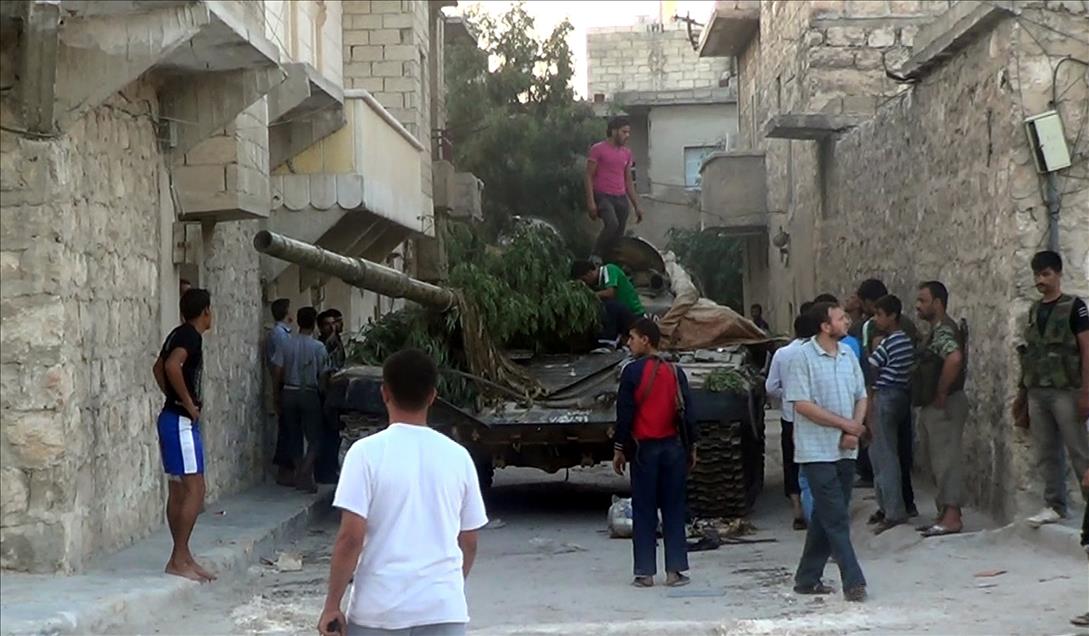 HALEP' TE ASKERLER 4 TANKLA MUHALIFLERE KATILDI.