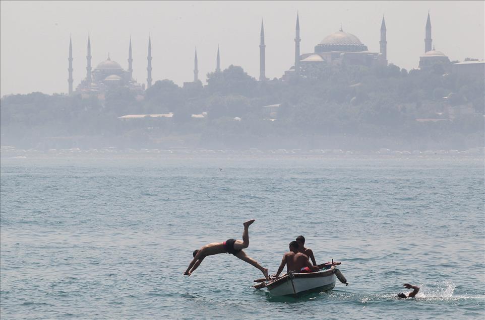 ISTANBUL'DA SICAK HAVA