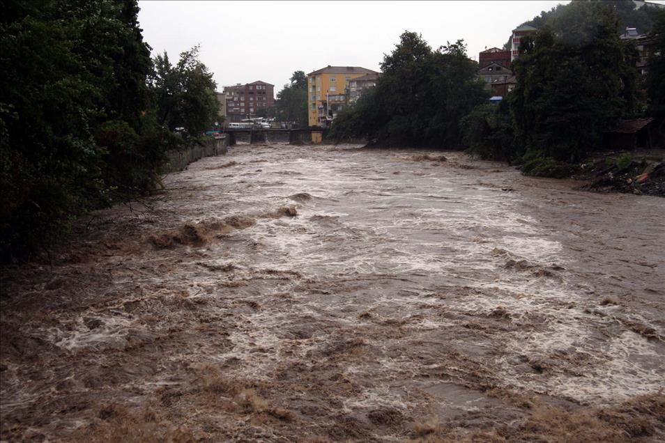 SAMSUN'DA ETKILI YAGIS