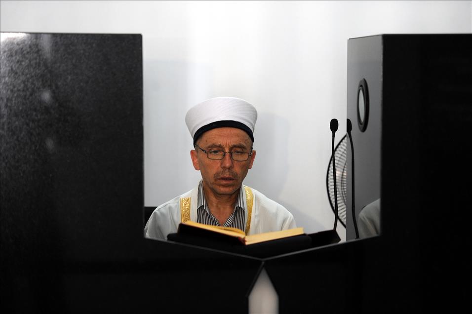 PADISAHLARIN HIZMET ICIN YARISTIGI HIRKA-I SAADET