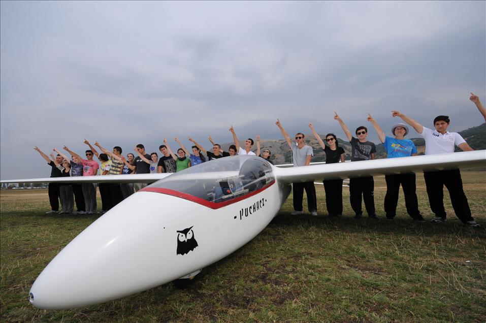 PILOTLUK HAYALLERINE ILK ADIMI PLANORLE ATIYORLAR