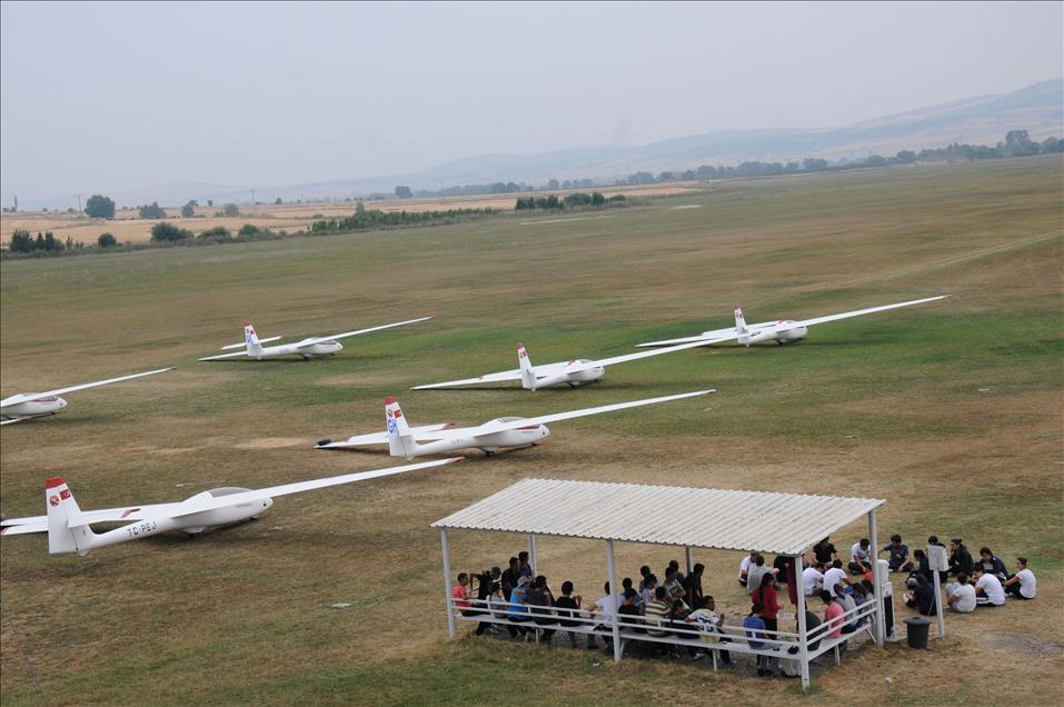 PILOTLUK HAYALLERINE ILK ADIMI PLANORLE ATIYORLAR