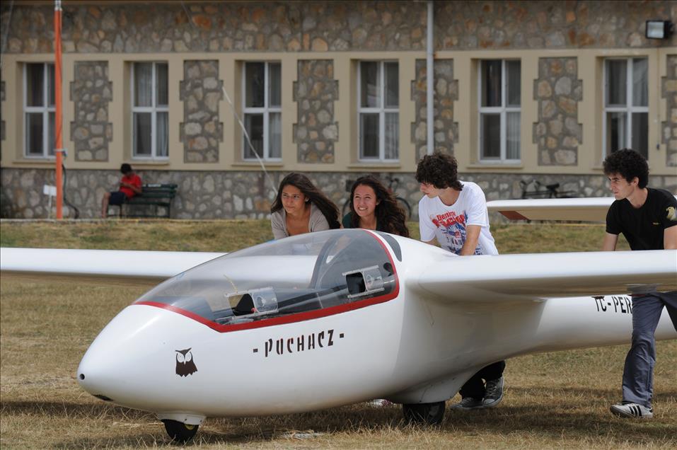 PILOTLUK HAYALLERINE ILK ADIMI PLANORLE ATIYORLAR