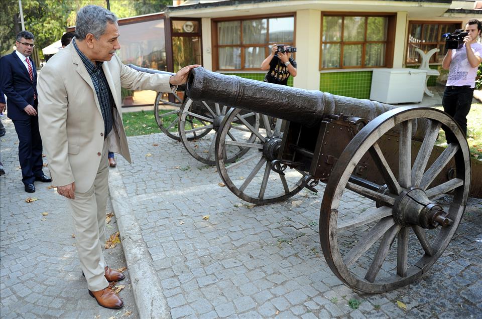 BASBAKAN YARDIMCISI BULENT ARINC