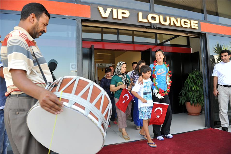 OLIMPIYATTA ALTIN MADALYA KAZANAN ASLI CAKIR ALPTEKIN ANTALYA'DA