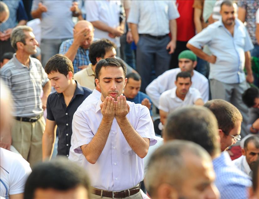 AZERBAYCANDA BAYRAM NAMAZI