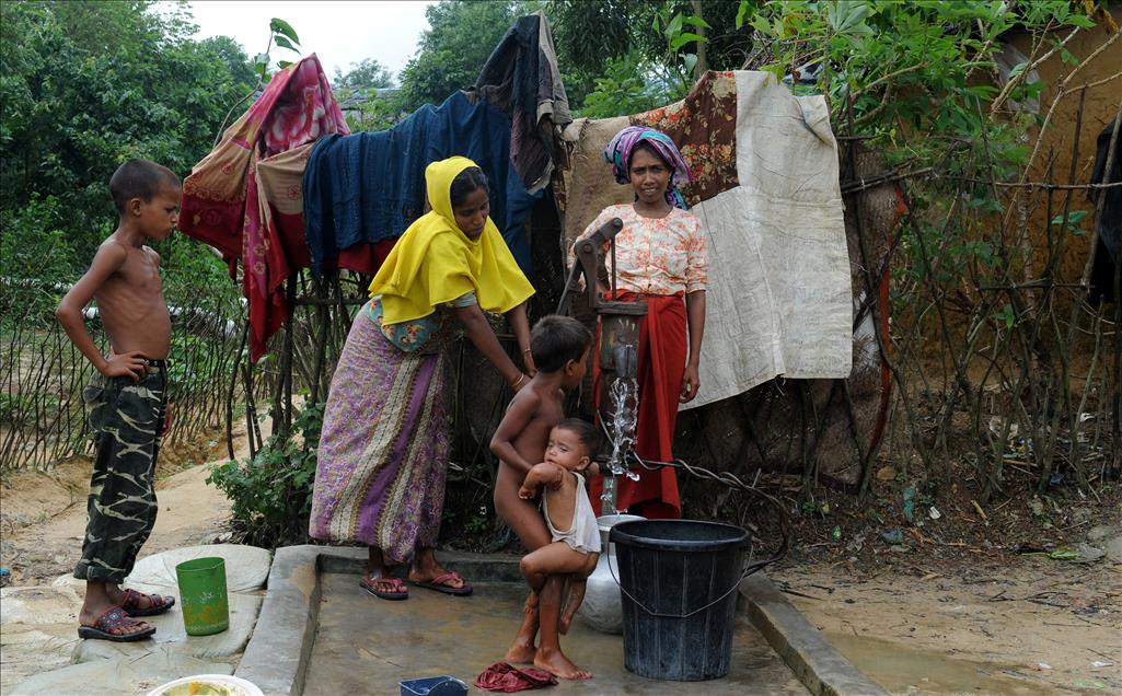 IHH VE SADAKA TASI DERNEGI ARAKANLILARIN YUZUNU GULDURDU
