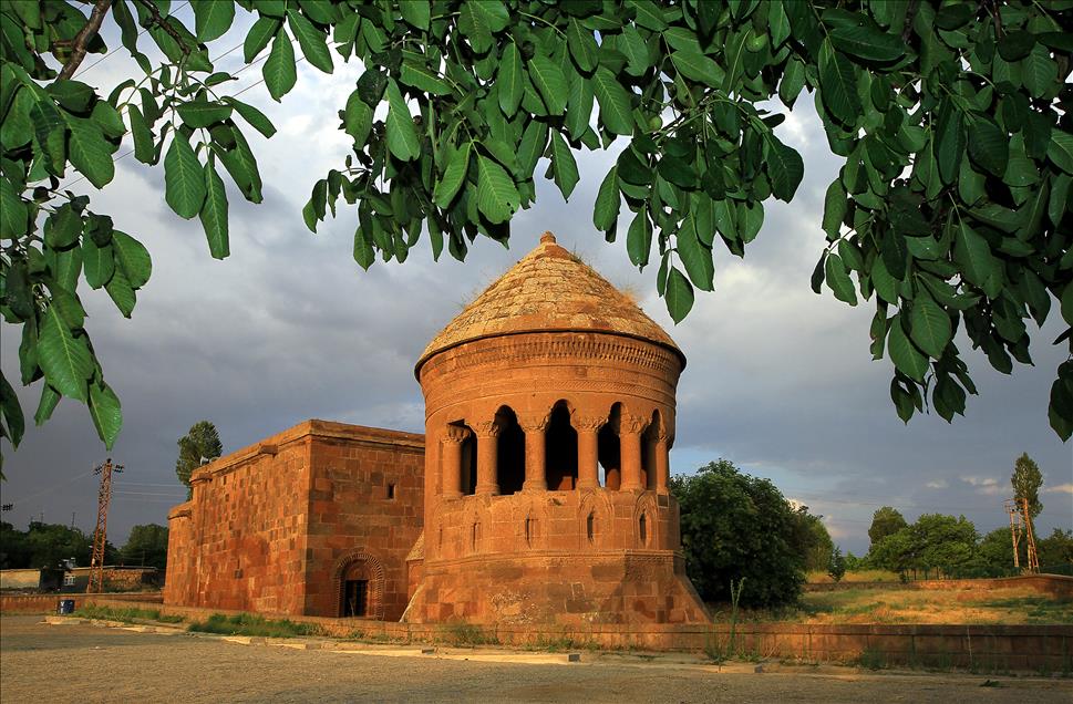 AHLAT KUMBETLERI