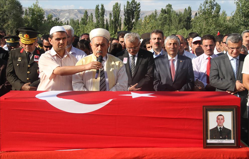 SIRNAK'TA ASKERLERI TASIYAN ARACIN DEVRILMESI