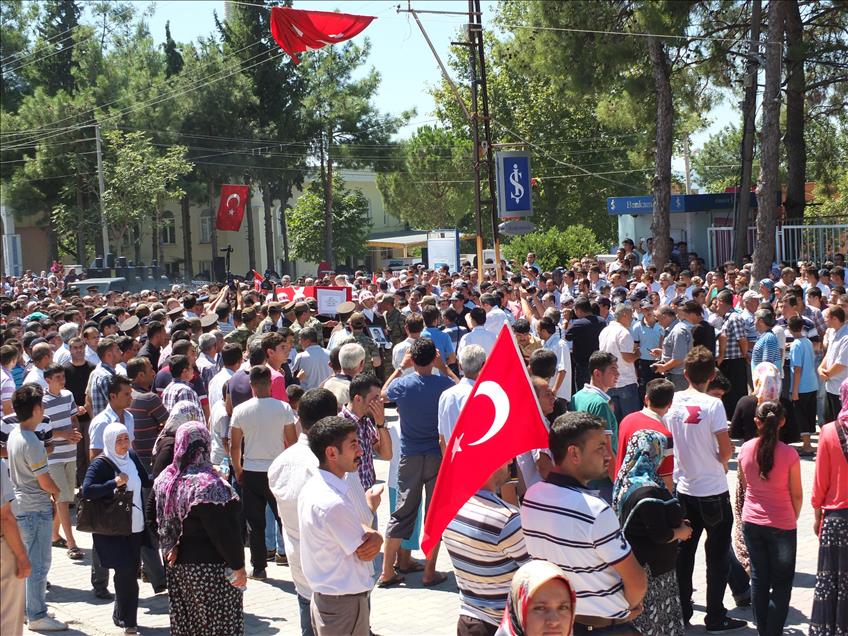 SIRNAK'TA ASKERLERI TASIYAN ARACIN DEVRILMESI