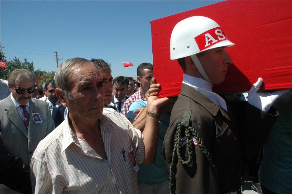 SIRNAK'TA ASKERLERI TASIYAN ARACIN DEVRILMESI