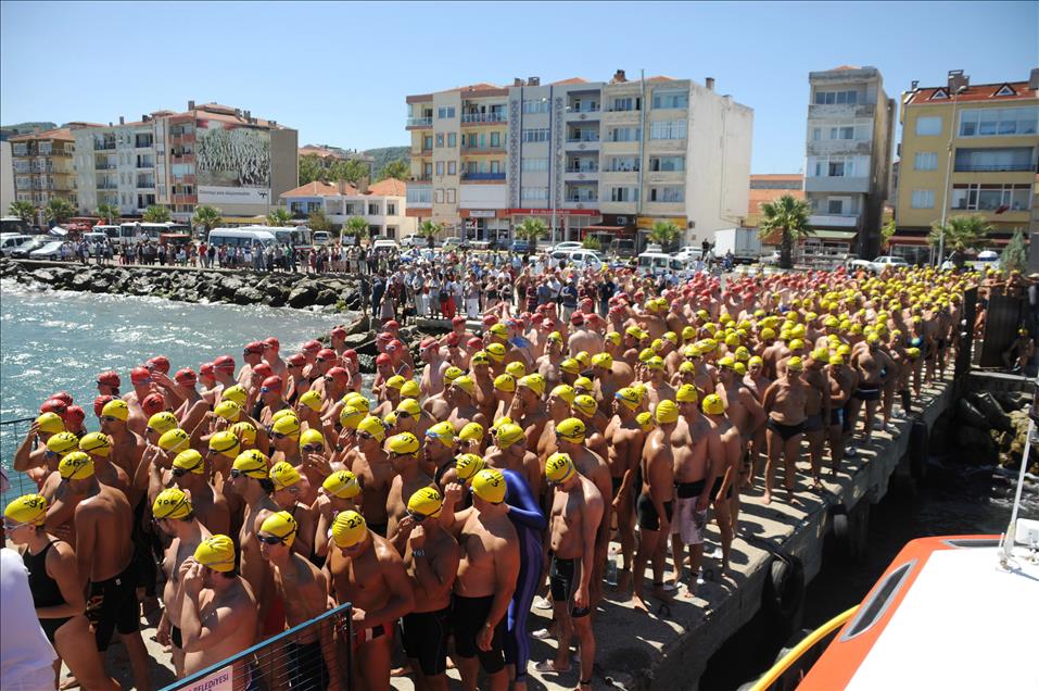 CANAKKALE BOGAZI'NI YUZEREK GECME YARISMASI