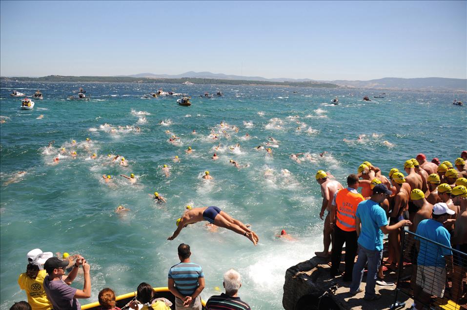 CANAKKALE BOGAZI'NI YUZEREK GECME YARISMASI
