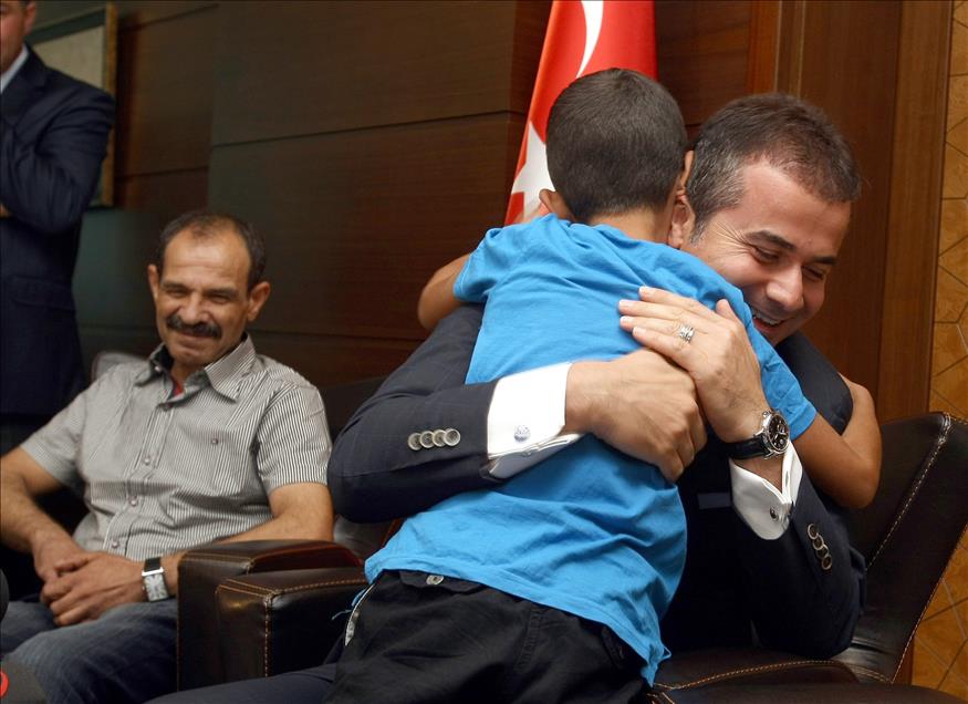 BAKAN KILIC, MARMARISLI SELAHI ILE BIRARAYA GELDI