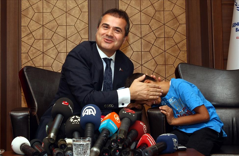 BAKAN KILIC, MARMARISLI SELAHI ILE BIRARAYA GELDI