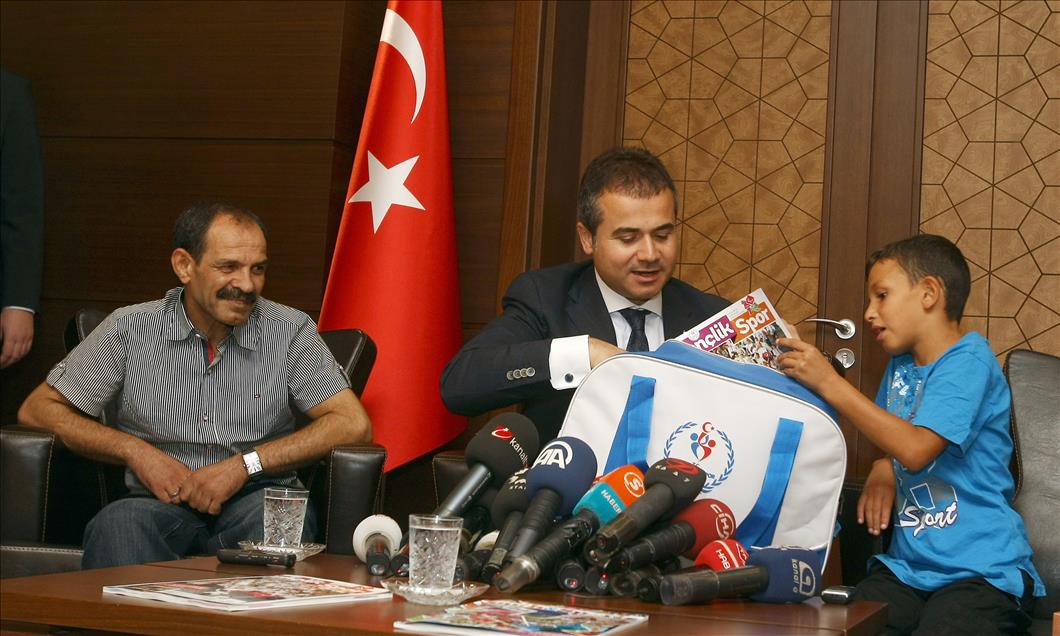 BAKAN KILIC, MARMARISLI SELAHI ILE BIRARAYA GELDI