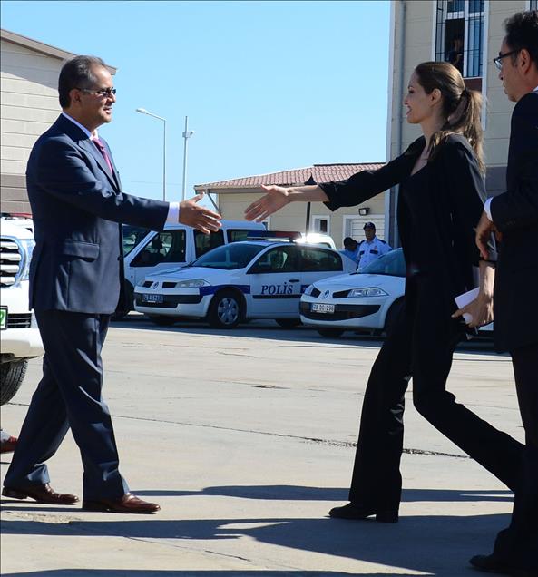 ANGELINA JOLIE, SURIYELI SIGINMACILARI ZIYARET ETTI